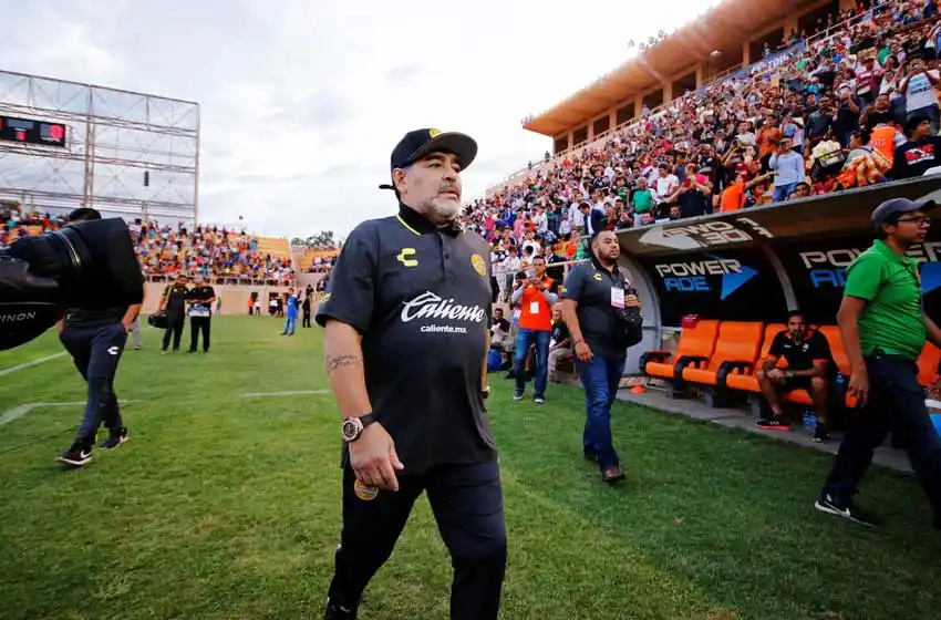 Maradona: «Me quieren enfrentar con Messi»