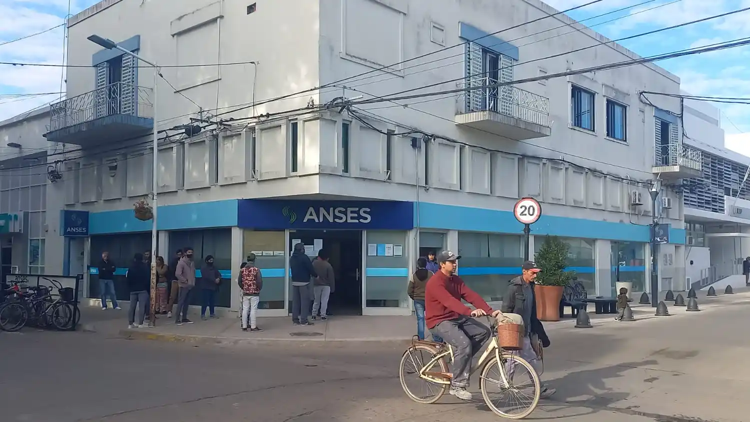 Bono de $ 18 mil: extendieron la inscripción hasta el sábado y Anses mantiene los horarios a contraturno