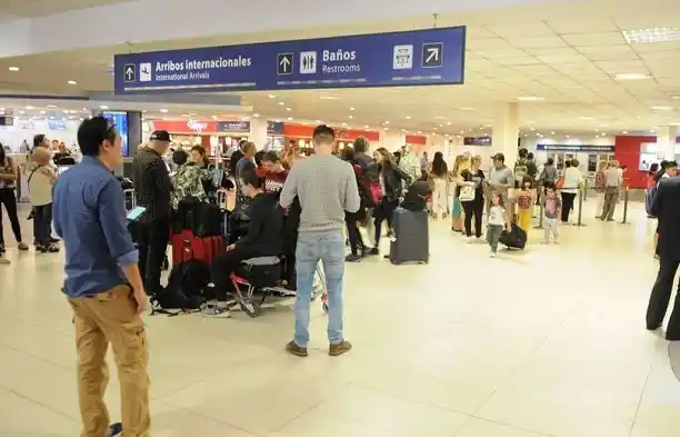 Se podrán ingresar notebooks y celulares al país sin para impuestos