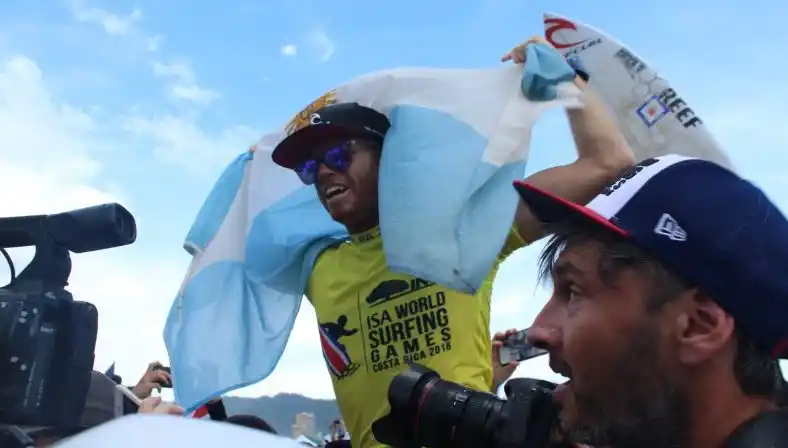 Usuna, campeón mundial de surf