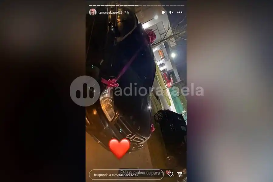 L-Gante le envió de regalo a Tamara Báez un Mercedes Benz: “De parte de tu amor”