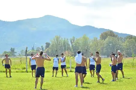 Juventud enfrenta a Gimnasia y Tiro de Salta desde las 22