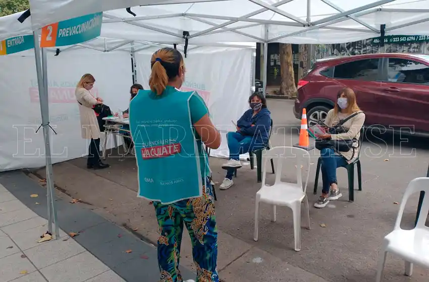 Suteba se sumó a la vacunación de docentes y policías: aplican 30 dosis por hora