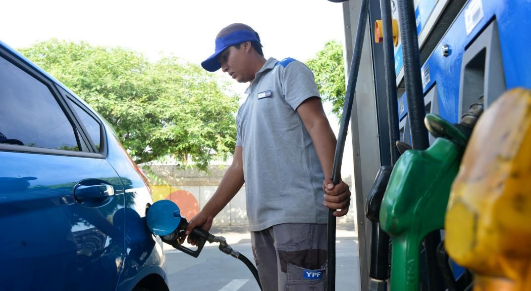 Sigue cayendo el consumo de combustibles