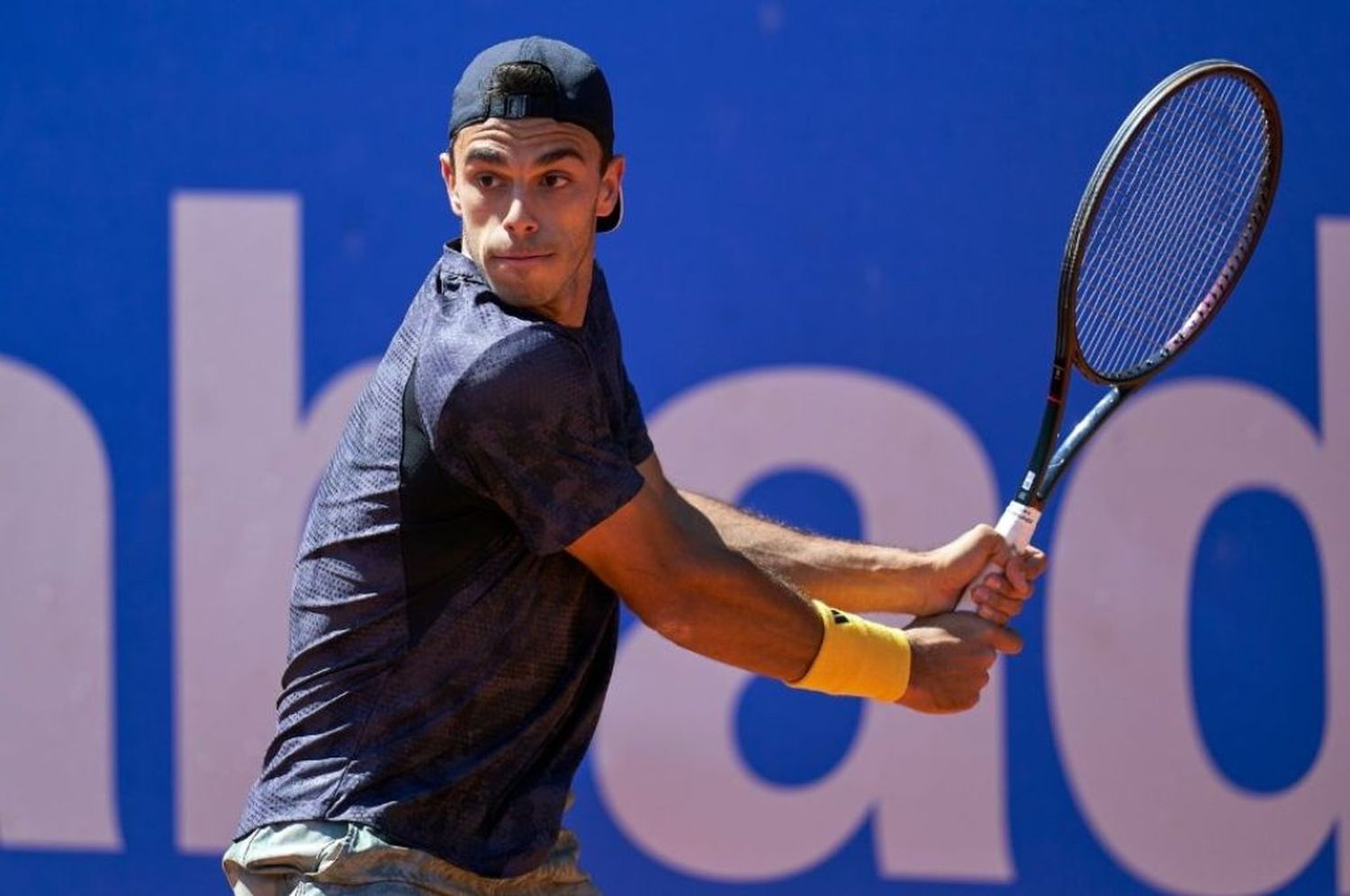 Francisco Cerúndolo ganó y pasó a cuartos de final en el Conde de Godó en Barcelona