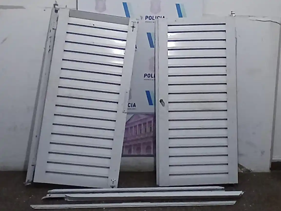 Los efectivos encontraron los elementos sustraídos en el techo de una parada de colectivos.