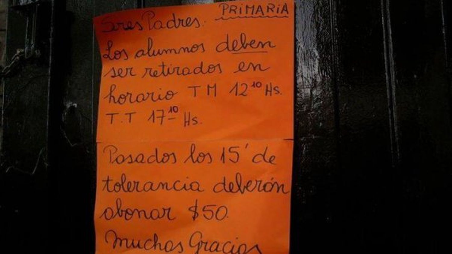Florencio Varela: Escuela multa a padres que buscan tarde a sus hijos