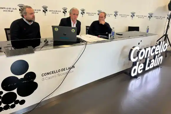 Javier Gastón presentó en Lalín el proyecto “Chascomús KM0 de la Democracia”