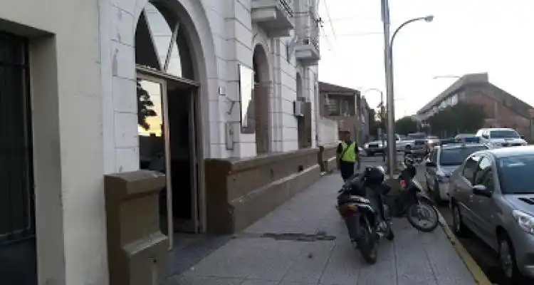 Policía recuperó auto robado, clausuró taller, recibió una denuncia por amenazas y otra por lesiones