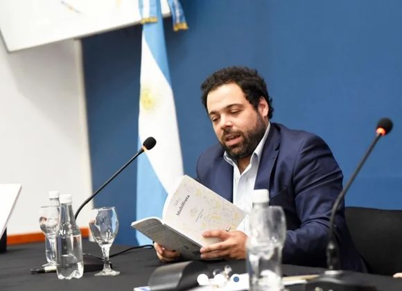 El enfoque poético de Manuel Troncoso en la vida urbana  