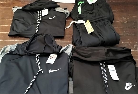 Escapaban tras robar prendas de una tienda en el centro y los detuvieron