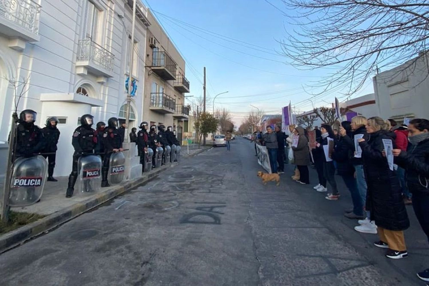 Laprida: Tras descartar suicidio, detienen a cinco policías acusados por el "homicidio" de Daiana Abregú en la comisaría 