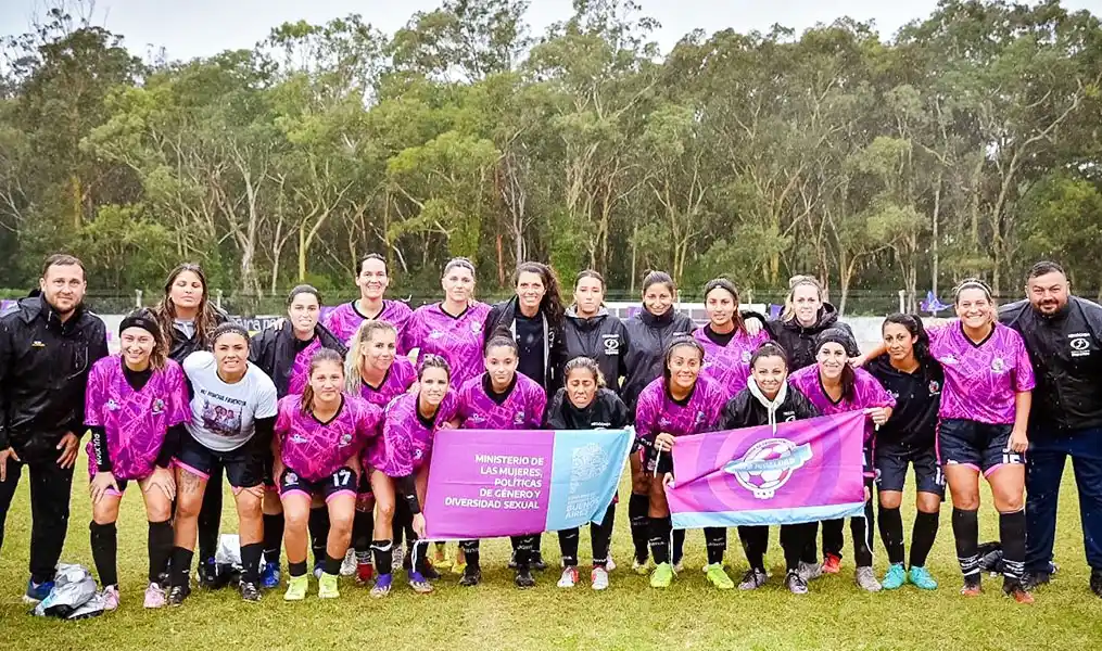 La selección femenina goleó y pasó a semifinales de la Copa Igualdad