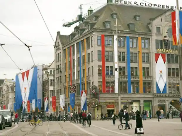 Amsterdam se engalana para la pronta coronación de Máxima y Guillermo