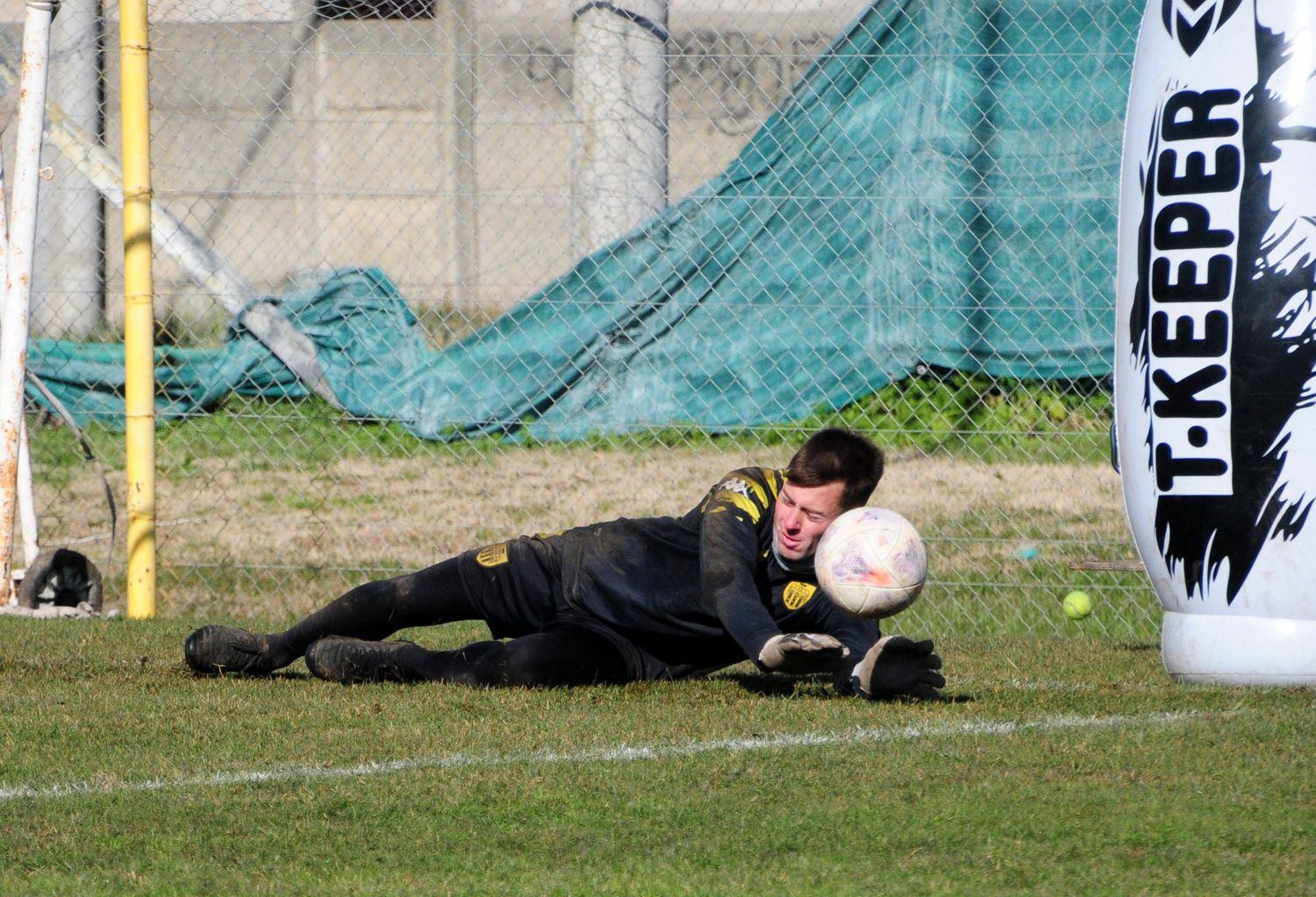 Juan Pablo Massa, seguridad en el arco aurinegro.