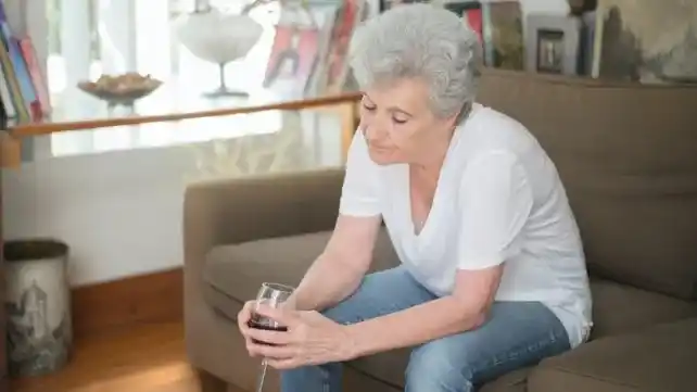 Mujeres que viven solas: 51% es mayor de 57 años, según encuesta