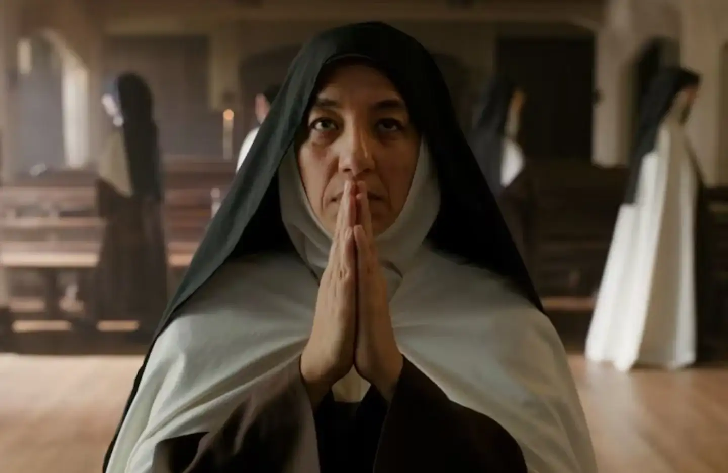 Lorena Vega se pone en la piel de Cecilia, la madre superiora del convento en el que transcurre la historia de “Cautiva”. (Foto: Flow)