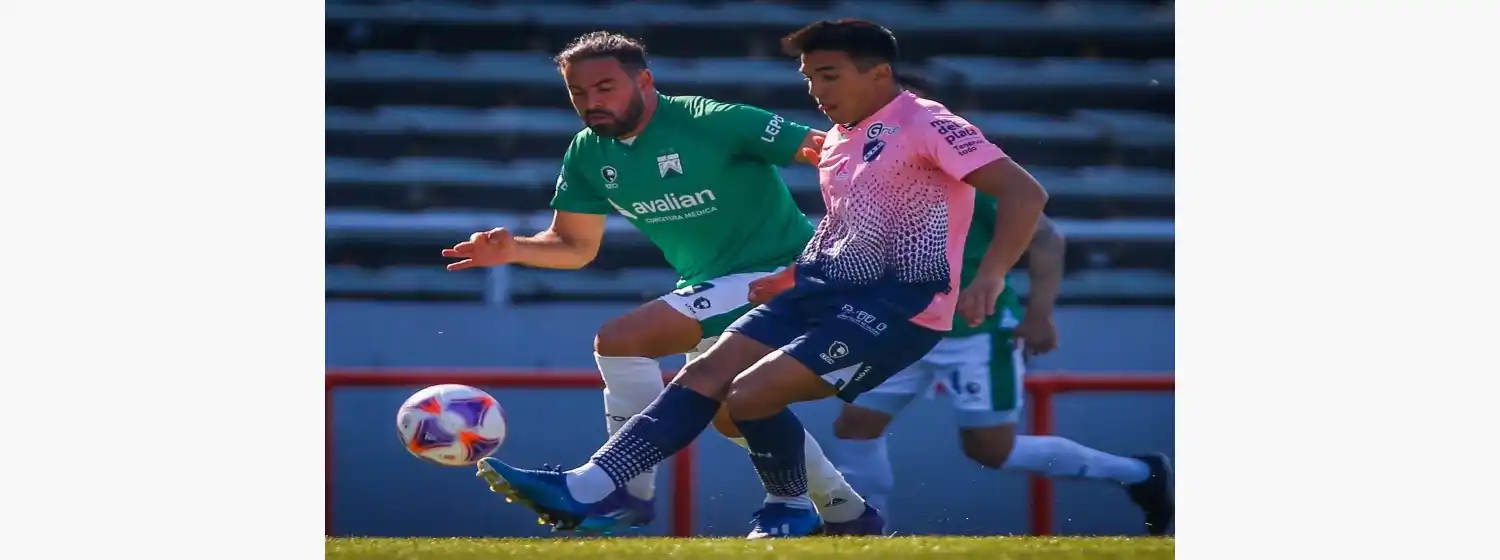 Alvarado se despidió de su gente con un empate sobre el final