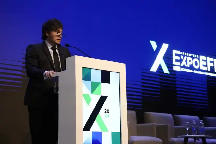 Milei: “Me van a tener que sacar muerto de la Rosada para quebrar el déficit fiscal”