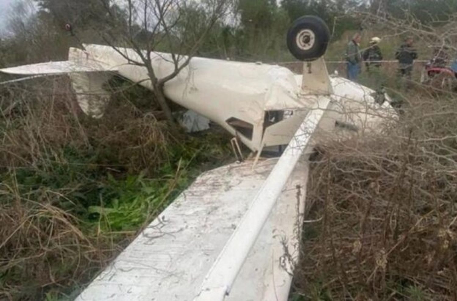 Cayó una avioneta en General Rodríguez y dos personas resultaron heridas