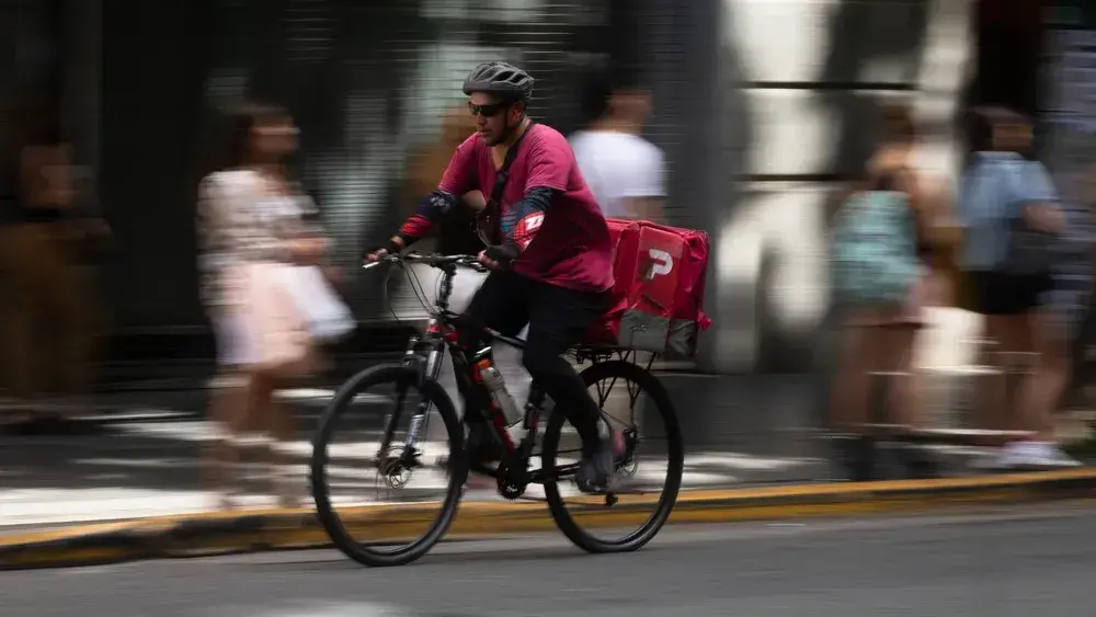 Un trabajador de una empresa de delivery