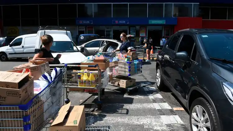 Los supermercados reconocieron un fuerte salto en la demanda, 