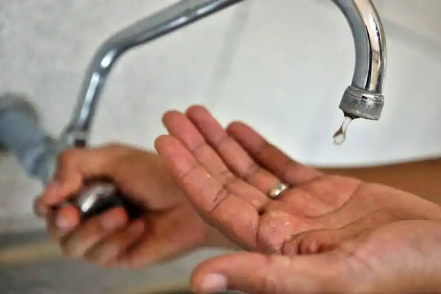 Eximen a barrios de Coronel Rosales del pago del agua por servicio deficiente de ABSA