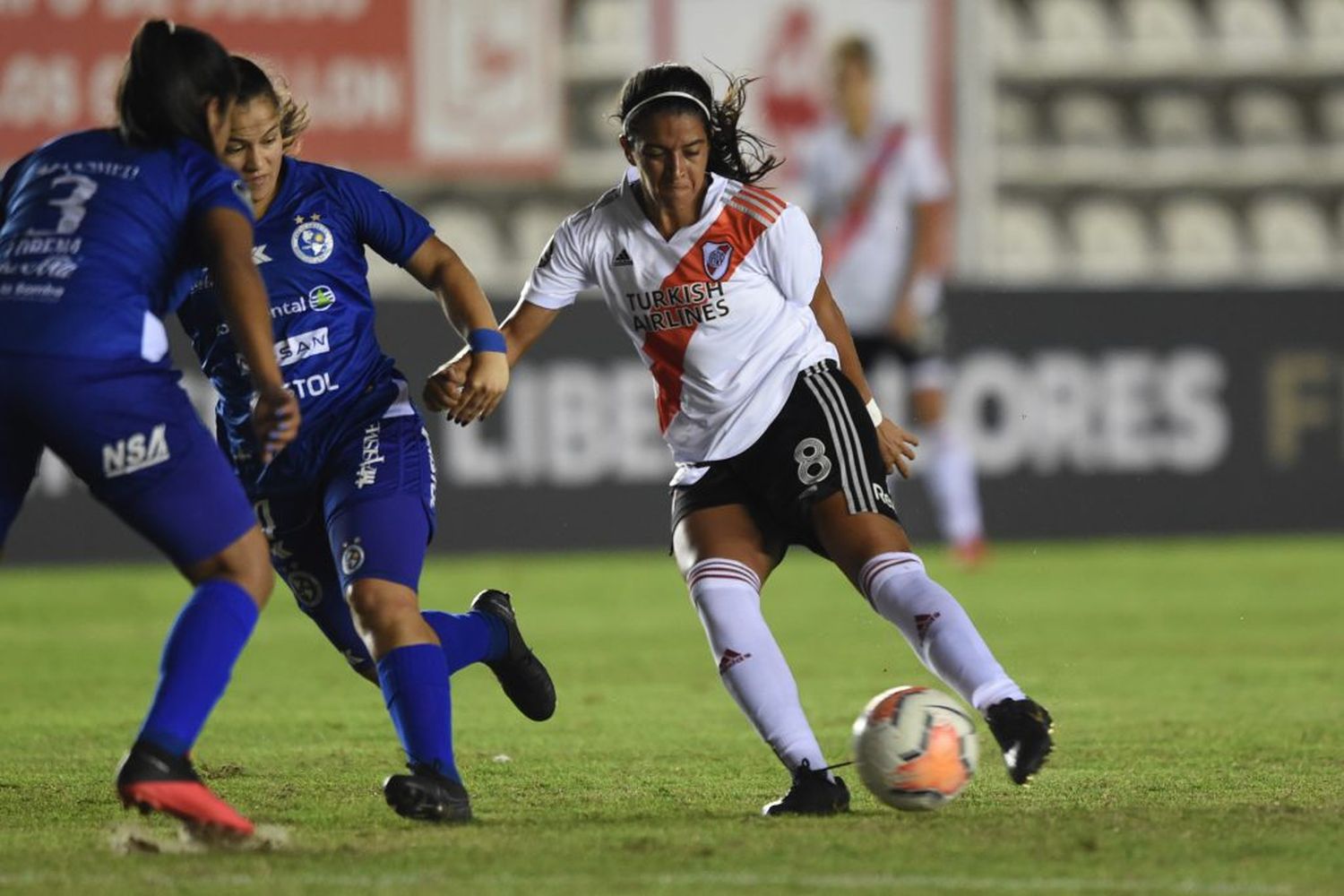 River no pudo salir del cero en su presentación