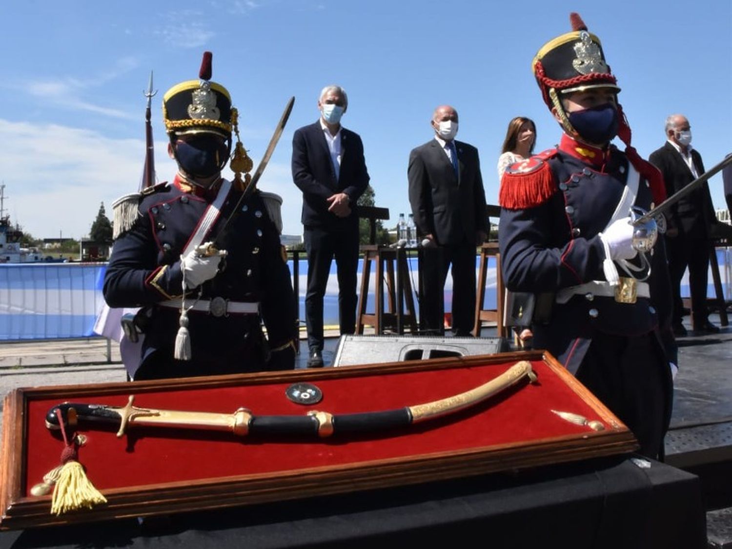 Recrearon la repatriación del Sable Corvo de San Martín, "símbolo de soberanía e independencia"