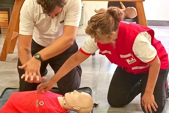 La Cruz Roja brindará un curso de primeros auxilios, RCP y uso de desfibrilador