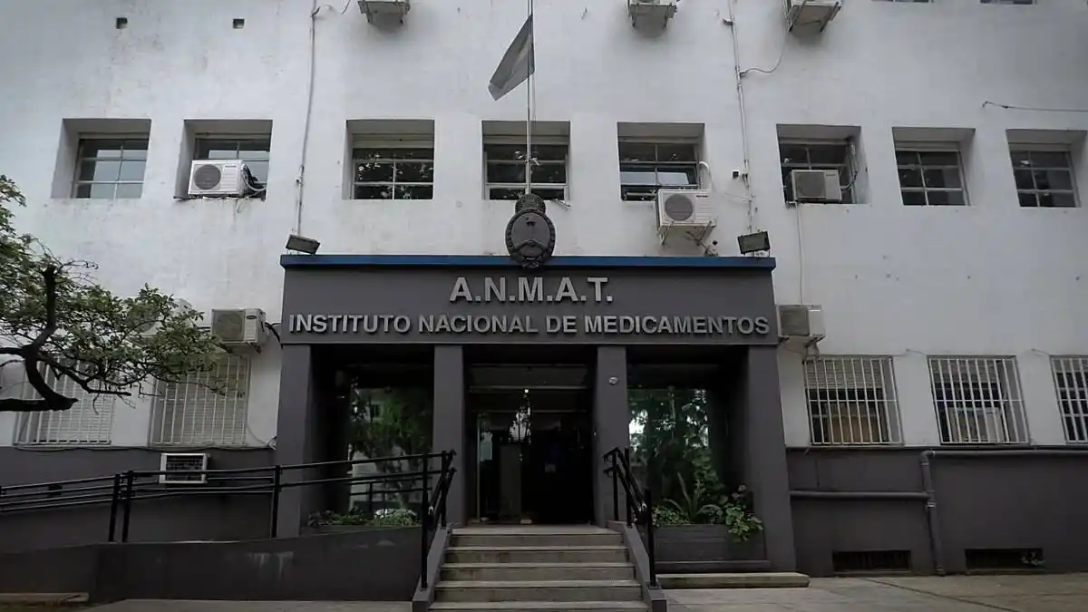 Anmat prohibió la venta de una salsa de tomate y de un aceite de oliva