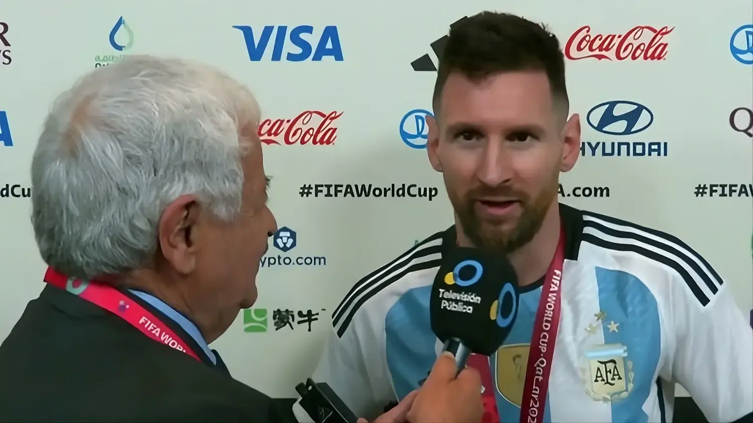 Miguel "Tití" Fernández junto a Lionel Messi, tras la obtención de la Copa del Mundo en Qatar 2022