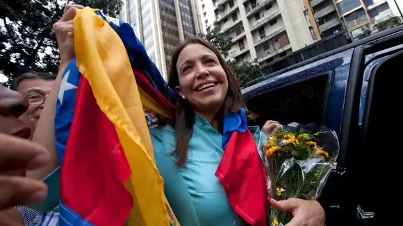 María Corina Machado insta a militares a desobedecer a Maduro ante “hora decisiva”