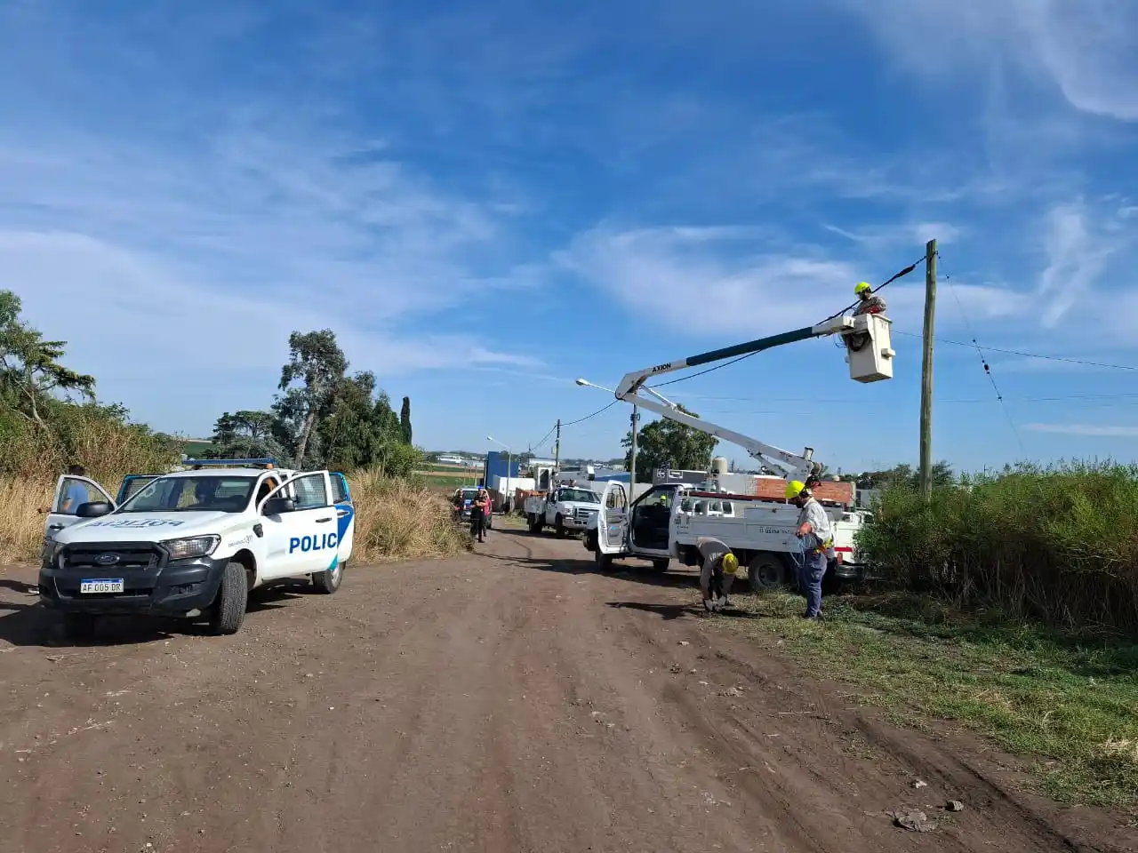 La Usina intervino en La Movediza para cortar conexiones clandestinas.