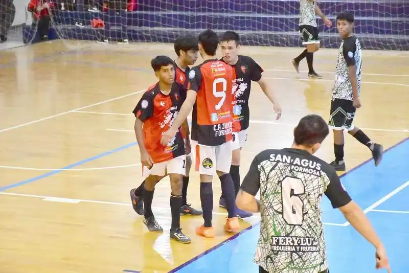 Junín y Franjeados son los
finalistas del Torneo Apertura