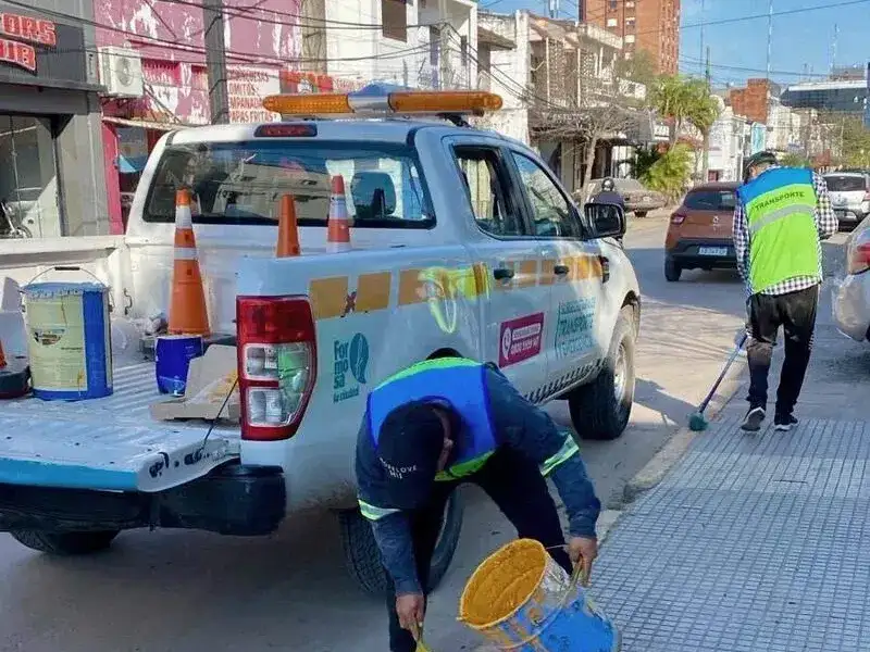 Avanza la marcación y señalización
de paradas de colectivos en la ciudad