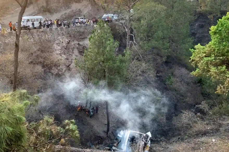APARATOSO ACCIDENTE deja al menos 21 muertos y más de 50 heridos en India