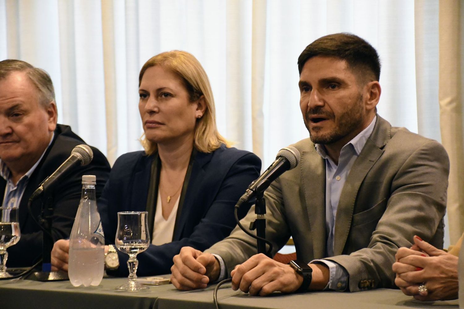 El gobernador electo habló este lunes en conferencia de prensa