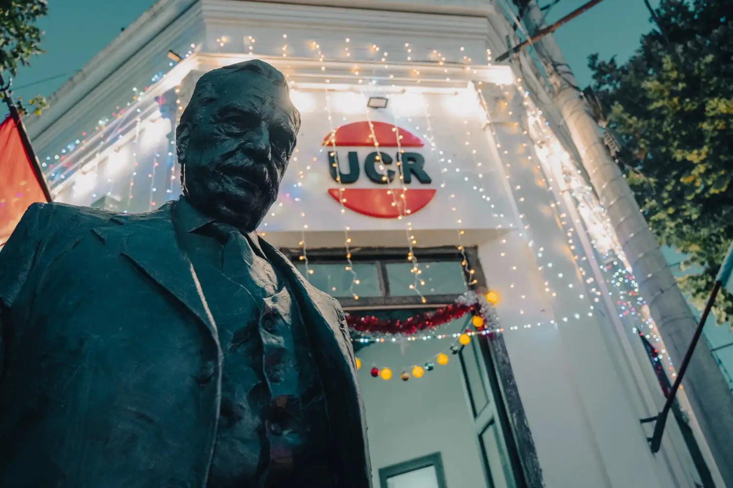 ucr estatua alfonsín