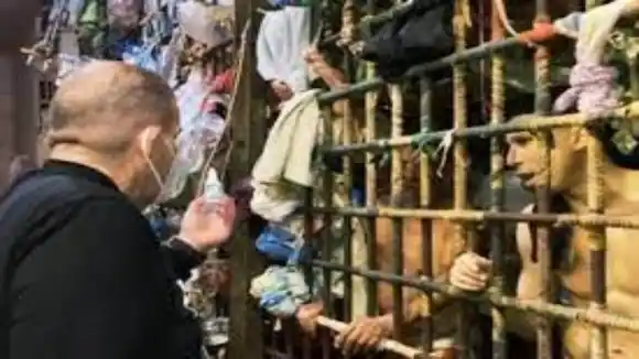 CON CUCHARA SE LO DARÁN A PRESOS: el Carvativir llegó al retén de Caraballeda por posibles casos de COVID-19