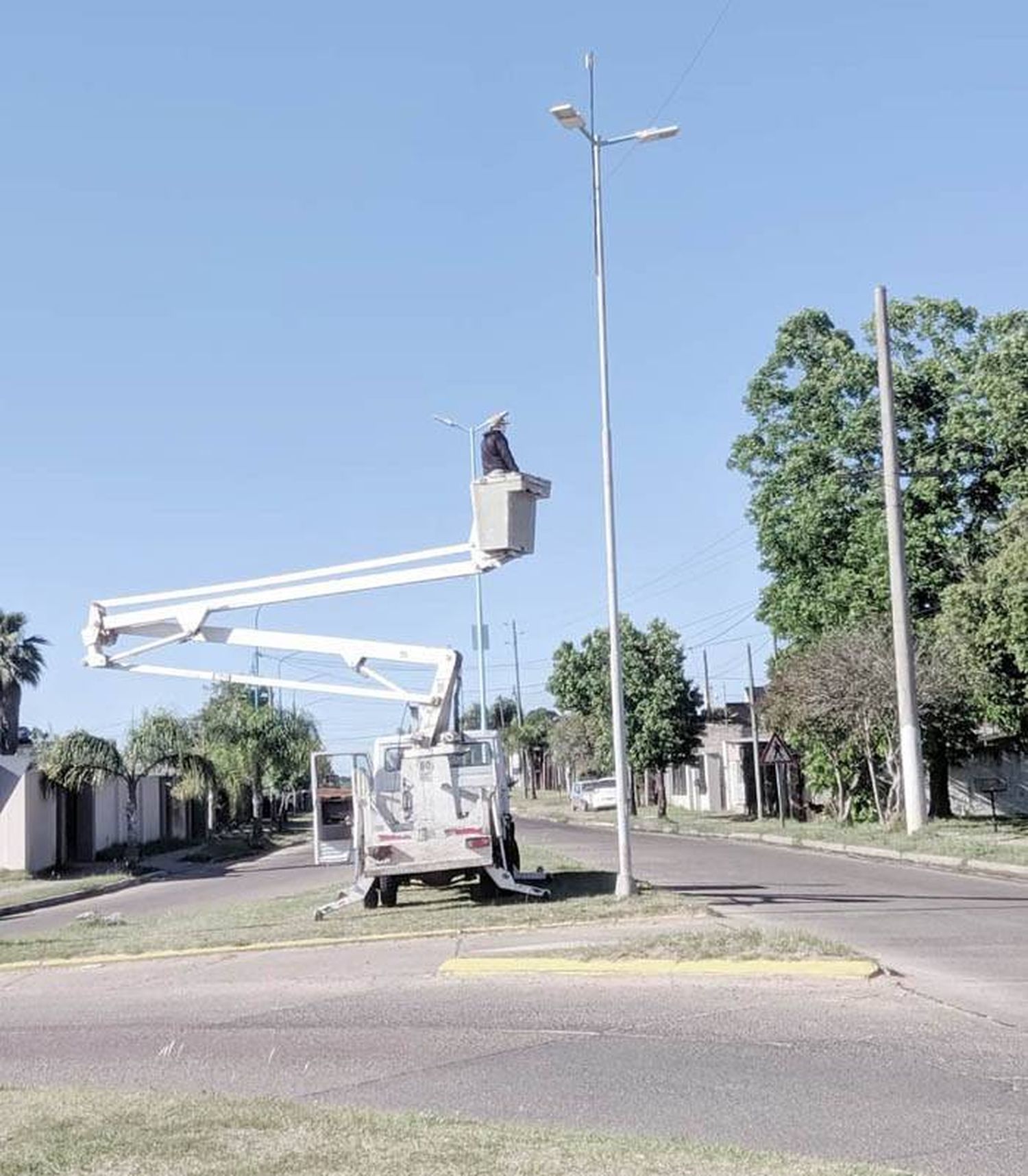 Mejoras en el alumbrado  público en diferentes puntos  de la ciudad 