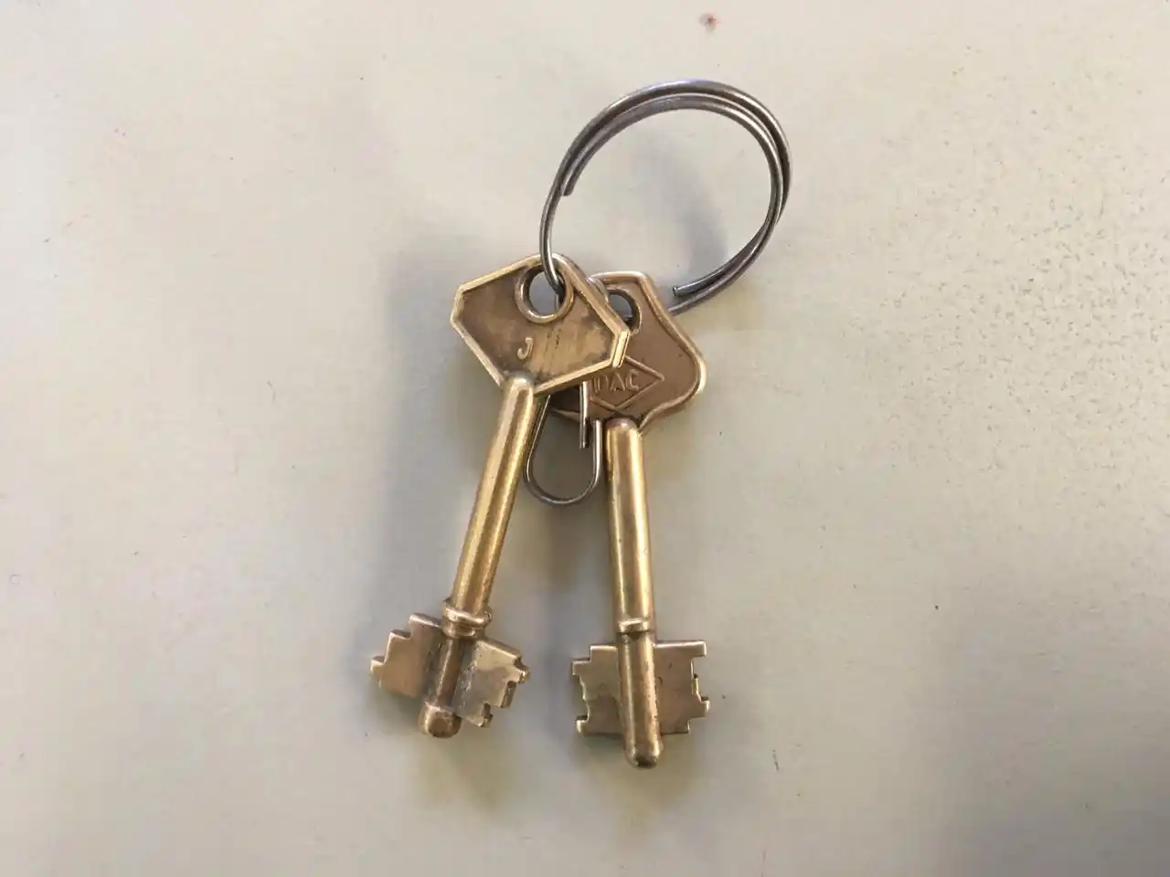 Par llaves encontradas