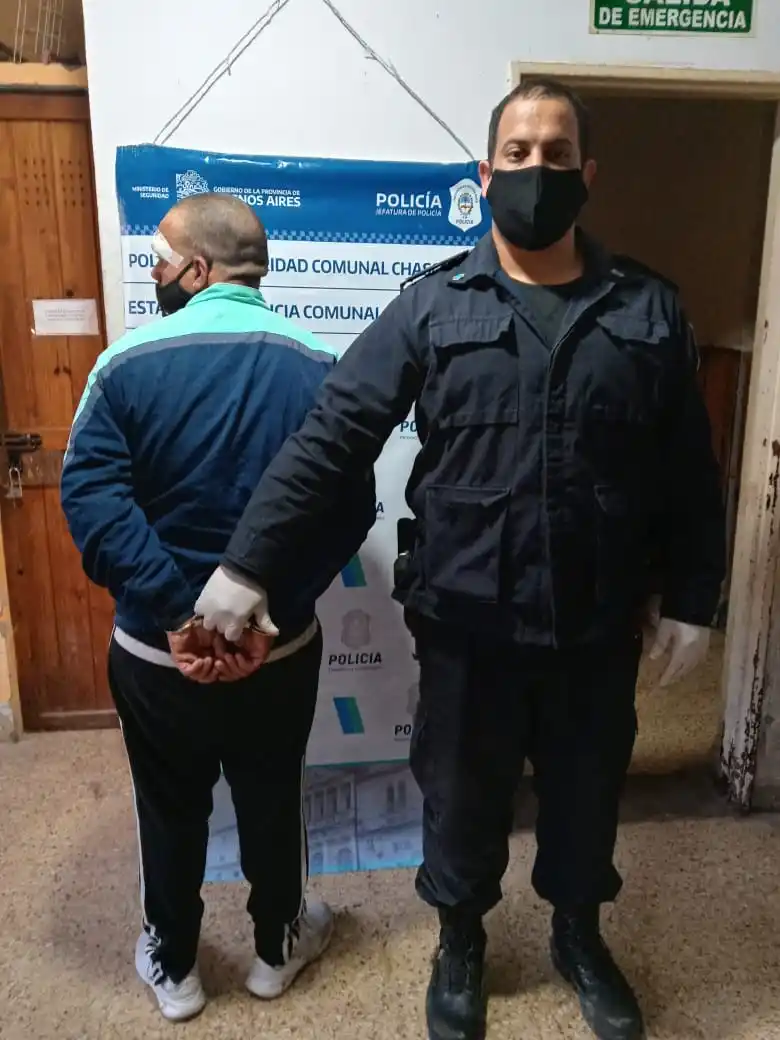 Vecinos del barrio 30 de Mayo redujeron a dos masculinos por hurtos