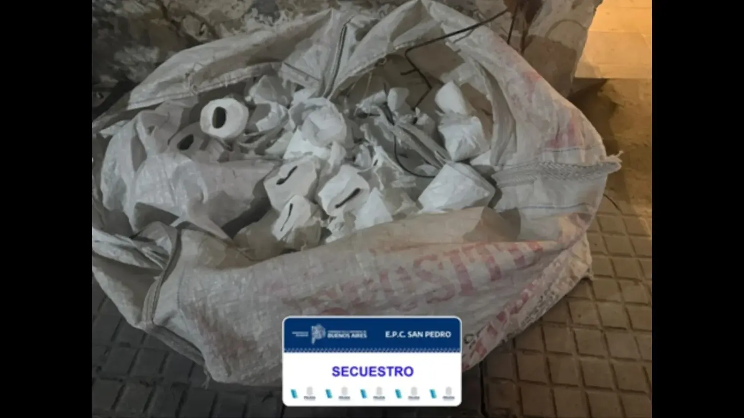 Una gran cantidad de rollos de papel higiénico y servilletas fueron tras haber sido sustraídos de la planta Celupaper.