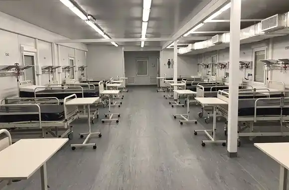 Enfermeros del Hospital Modular paran por una deuda salarial