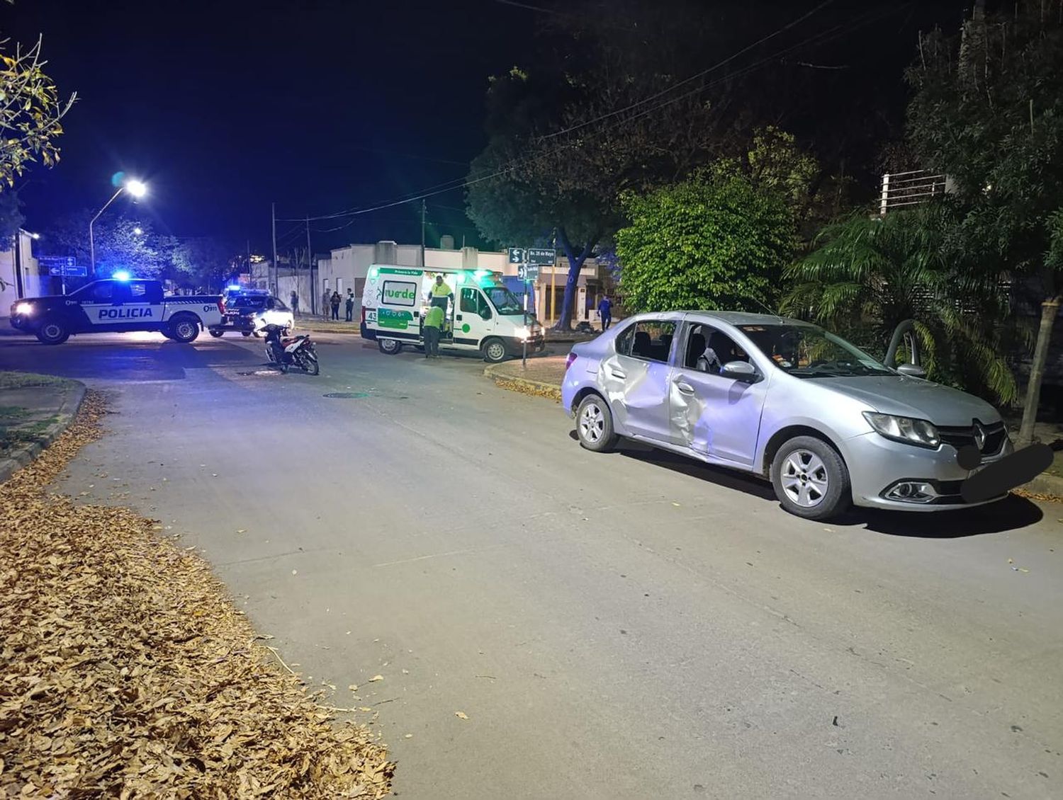 Tres mujeres en una moto resultaron heridas al chocar contra un auto