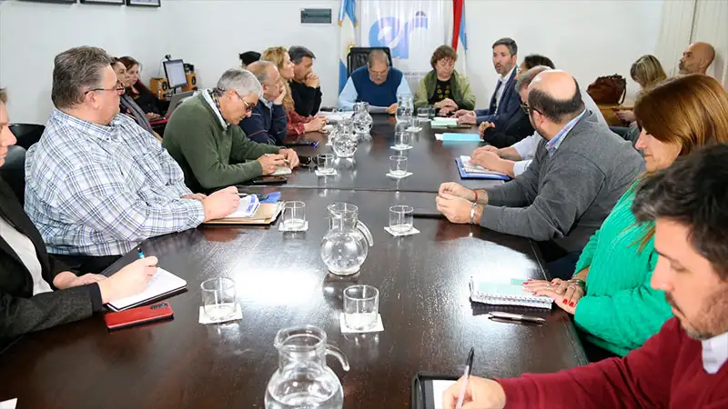 Salarios: provincia y gremios docentes continuarán con lo previsto en paritaria