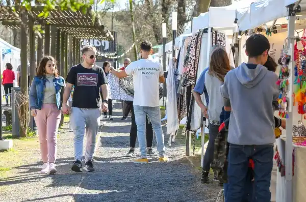 Fin de semana largo en Chascomús: Ocupación hotelera del 96% con un gasto promedio diario de $5500 por persona
