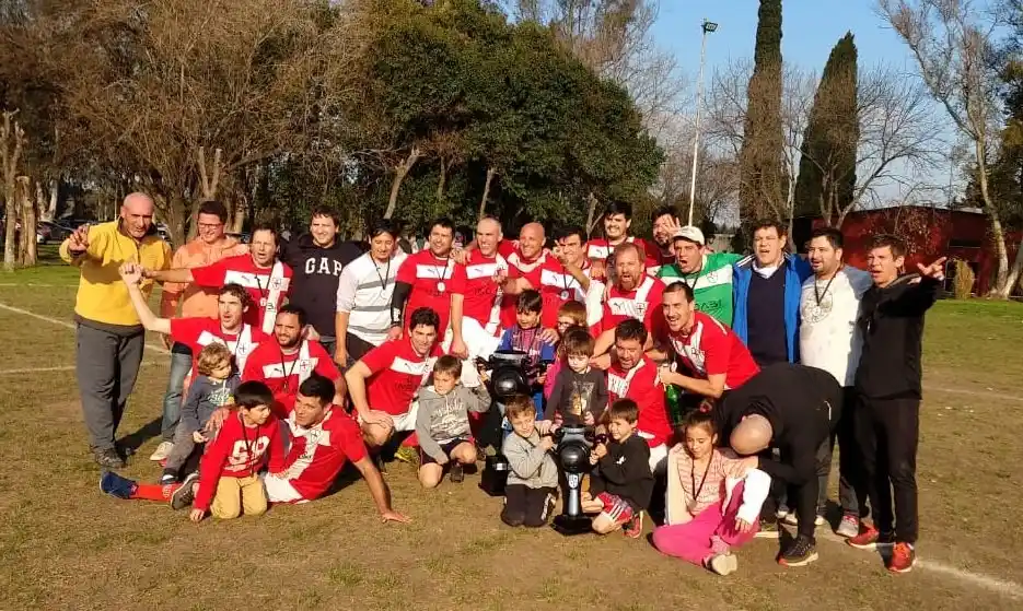 El equipo de Galenos, que se festejó el campeonato amateur 