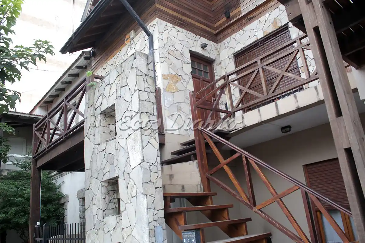 Frente. Del edificio de calle 87, donde se denunció un robo consumado en últimas horas